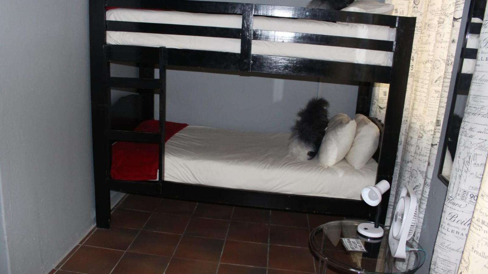 Eagle'S Nest Hotel Barberton Room photo